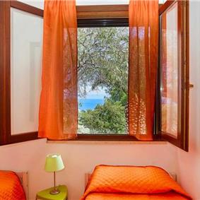2 bedroom villa with jacuzzi & sea views, near Castellammare del Golfo, sleeps  4-5